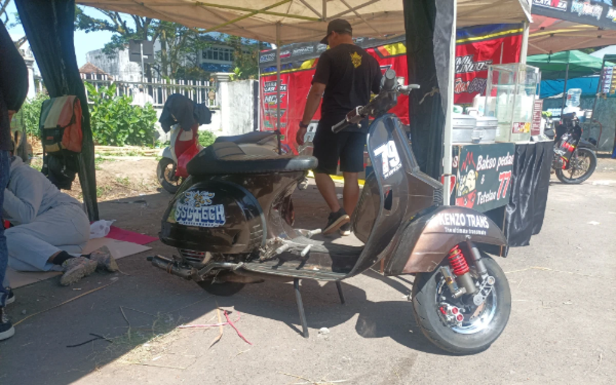 Thumbnail Berita - Gasspoll! Bengkel Vespa Lawang Siap Gebrak Roadrace Malang, Setup Mesin Dikebut Seminggu