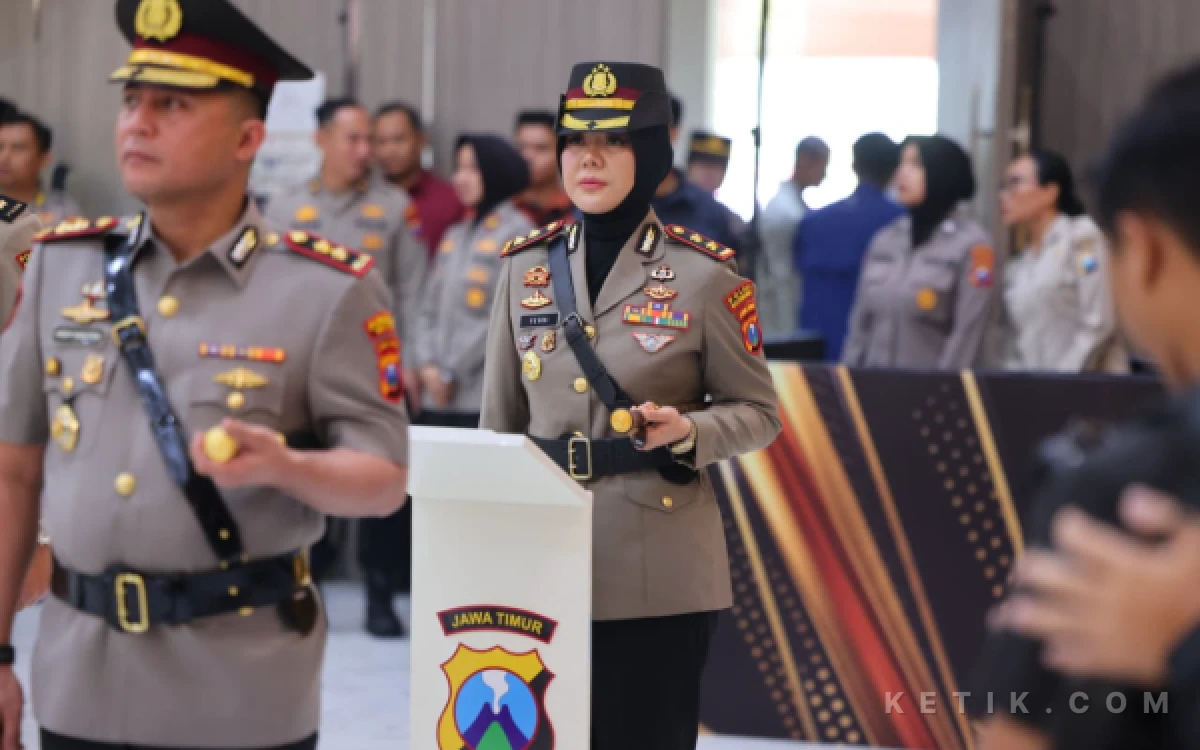 Thumbnail Berita - AKBP Yenni Diarty Resmi Pimpin Polres Bojonegoro, Jadi Polwan Pertama yang Menjabat Kapolres