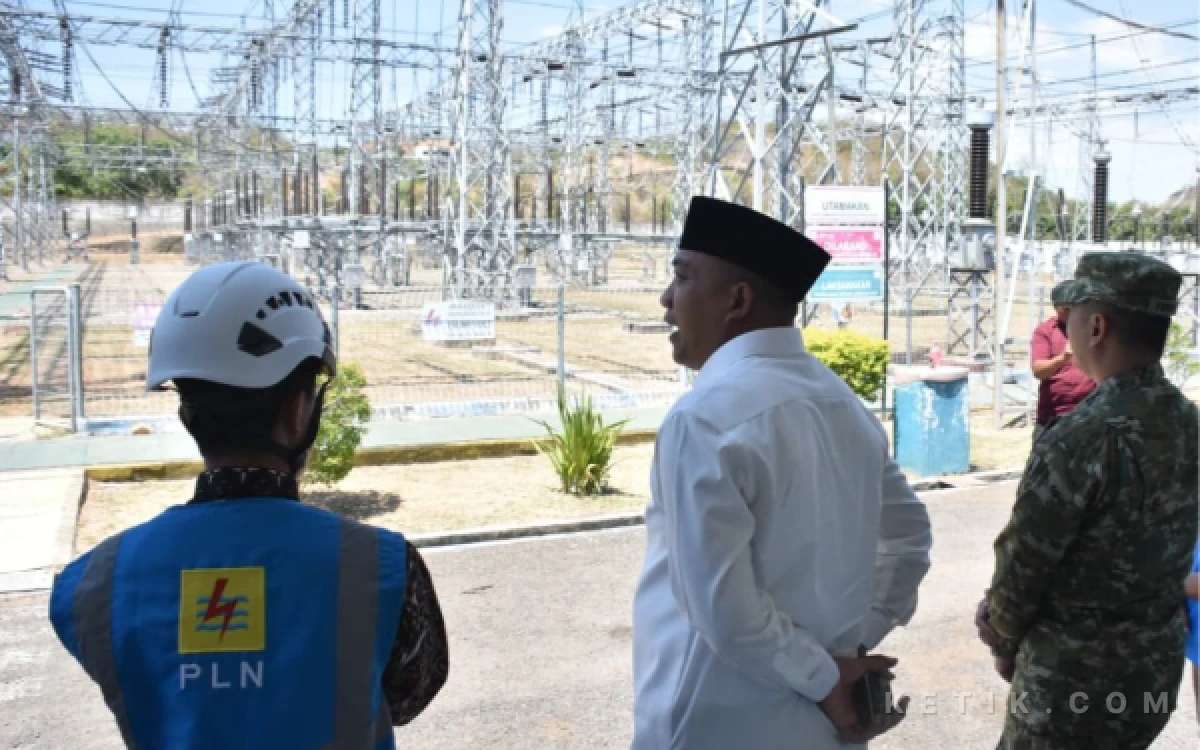Thumbnail Berita - Ancam Jaringan Listrik, Bupati Situbondo Larang Warga Main Layangan Bersenar Kawat