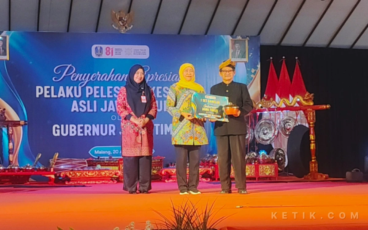 Thumbnail Berita - Puluhan Tahun Berjuang, Seniman Topeng Tumpang Kabupaten Malang Dapat Gamelan dari Gubernur Khofifah