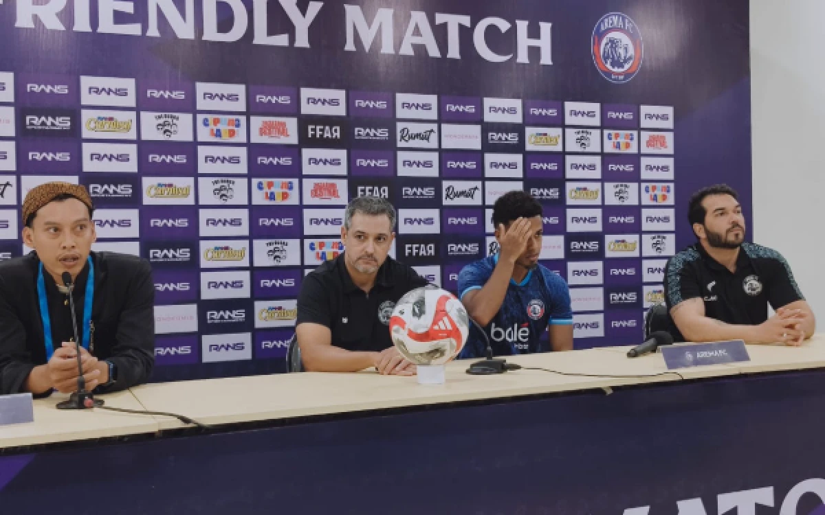 Thumbnail Berita - Arema FC Siap Hadapi PSM Makassar Tanpa Penonton di Super League 2026/2027