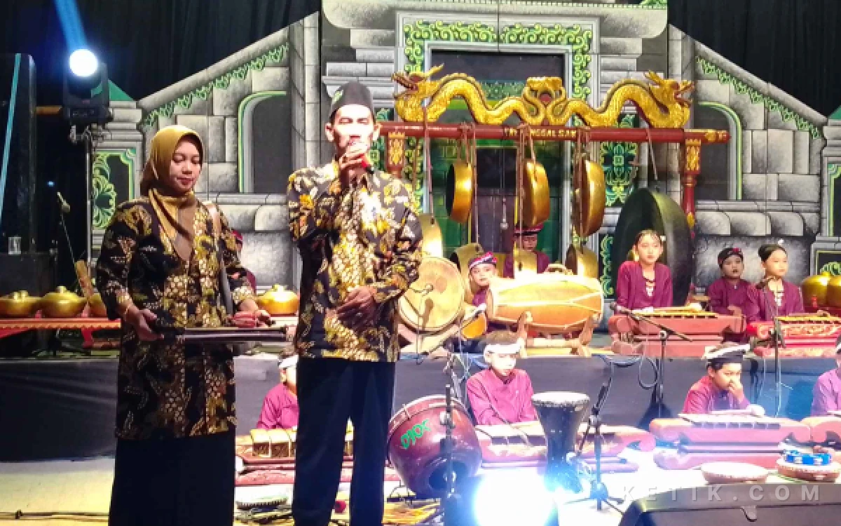 Thumbnail Berita - Perdana Digelar, Bazar UMKM Desa Bukur Tulungagung Sukses Sedot Antusiasme Warga