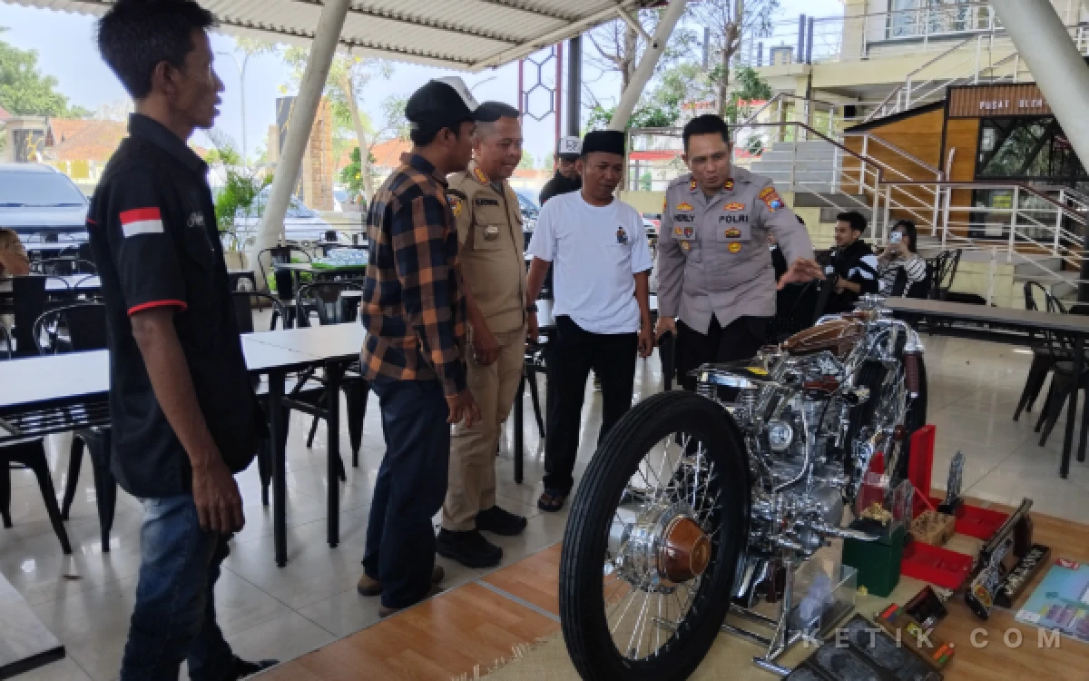 Thumbnail Berita - Motor Custom “Pelor Angin” Asal Bangkalan Raih Best in Show di Custom Fest 2026