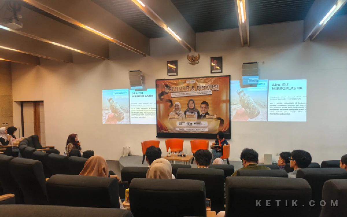Thumbnail Berita - Seminar Stimbara UISI Gresik Soroti Ancaman Nyata Akibat Polusi Plastik
