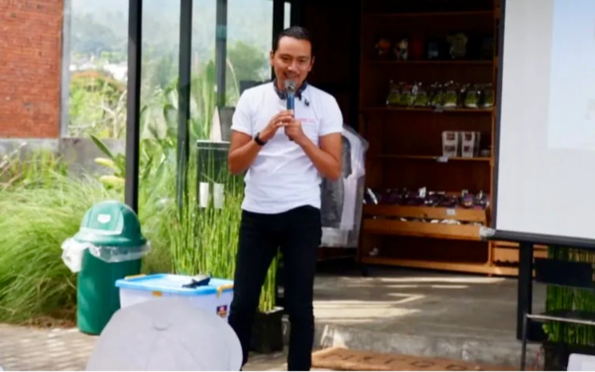 Thumbnail Berita - Inovasi ‘Pabrik Apel’, Pengusaha Muda Kota Batu Alfredo Dhilan Sabet Young Ambassador Agriculture 2026