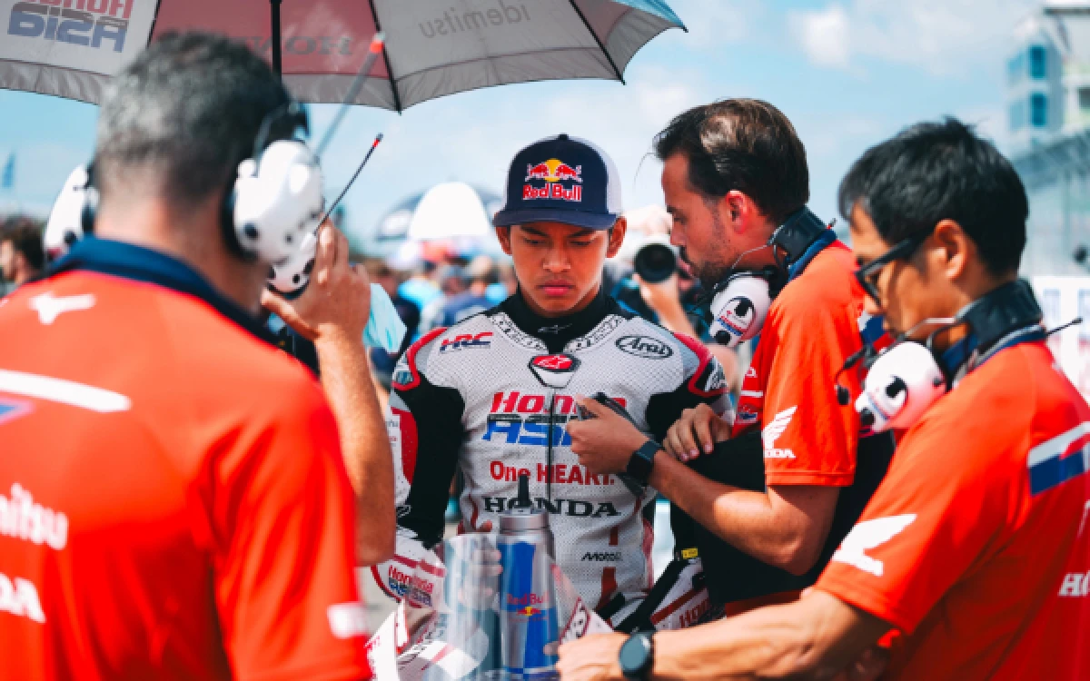 Thumbnail Berita - Jadwal Moto3 Inggris Malam Ini, Veda Ega Start dari Posisi Ke-16