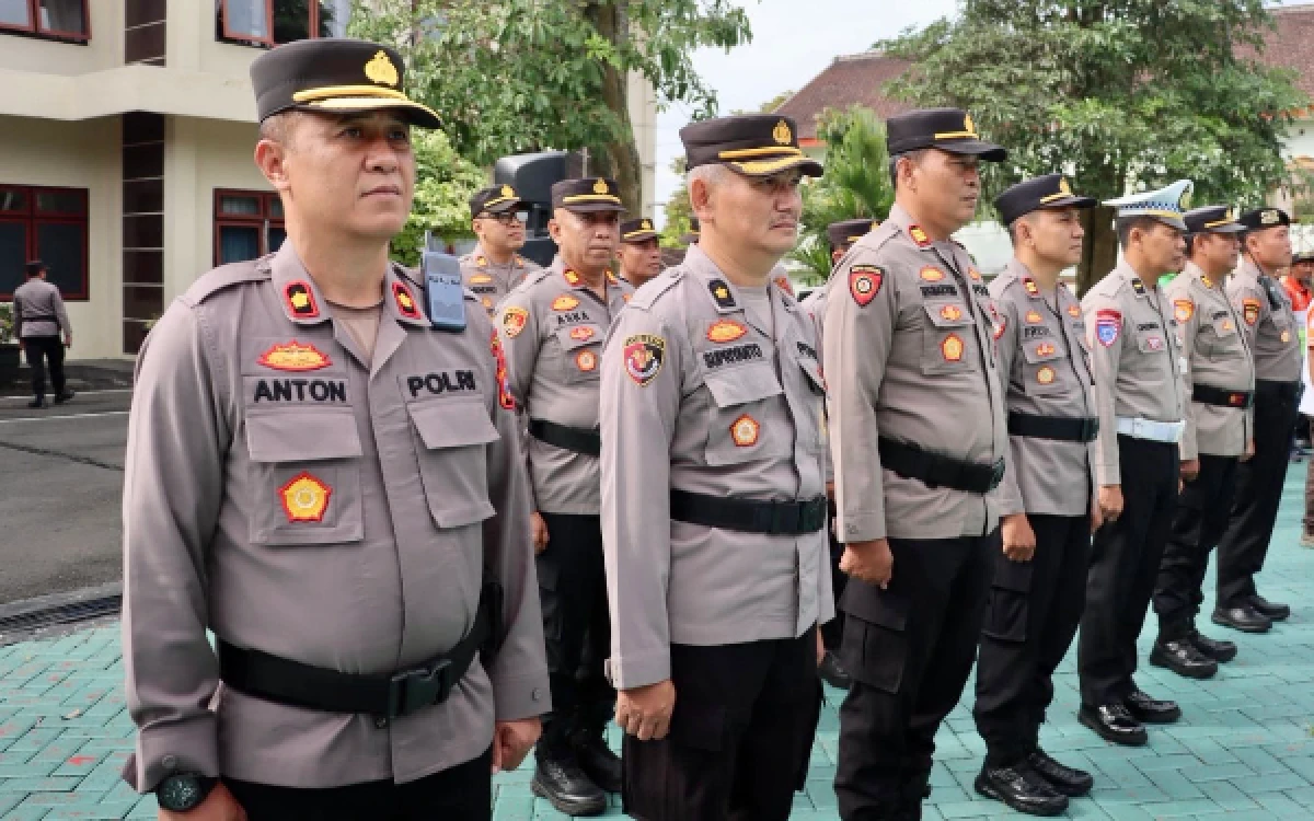 Thumbnail Berita - Call Center 110 Polres Batu Aktif 24 Jam, Warga Bisa Lapor Secara Gratis dan Instan