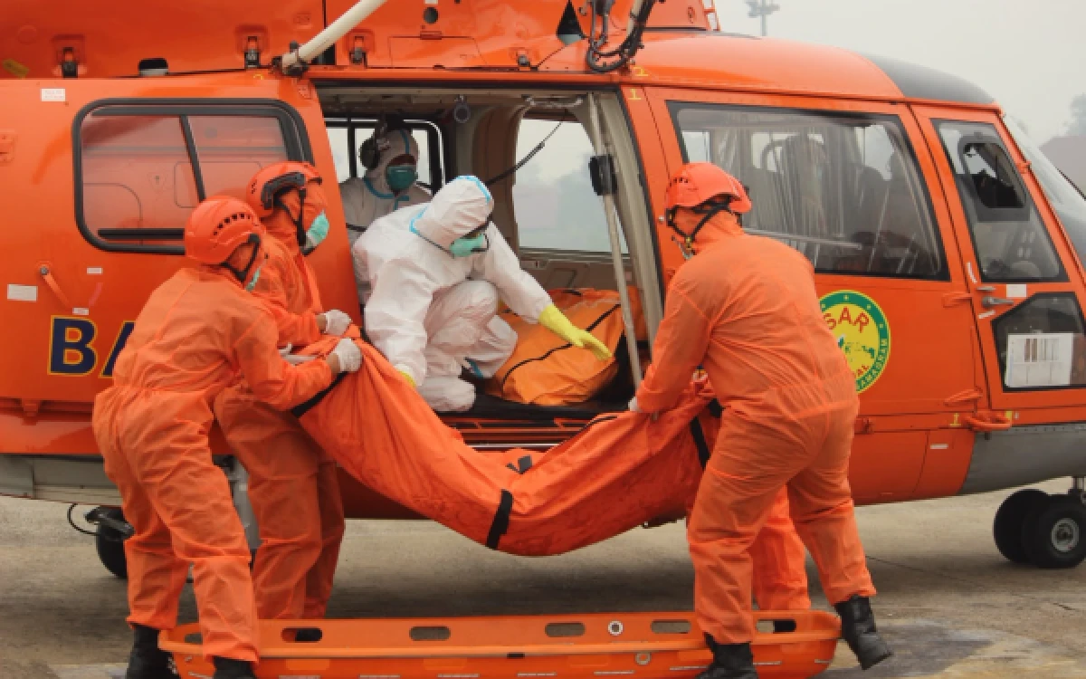 Thumbnail Berita - Helikopter Basarnas Evakuasi 7 Korban Kapal Virgo Transport 8, Jenazah Menuju Banjarmasin