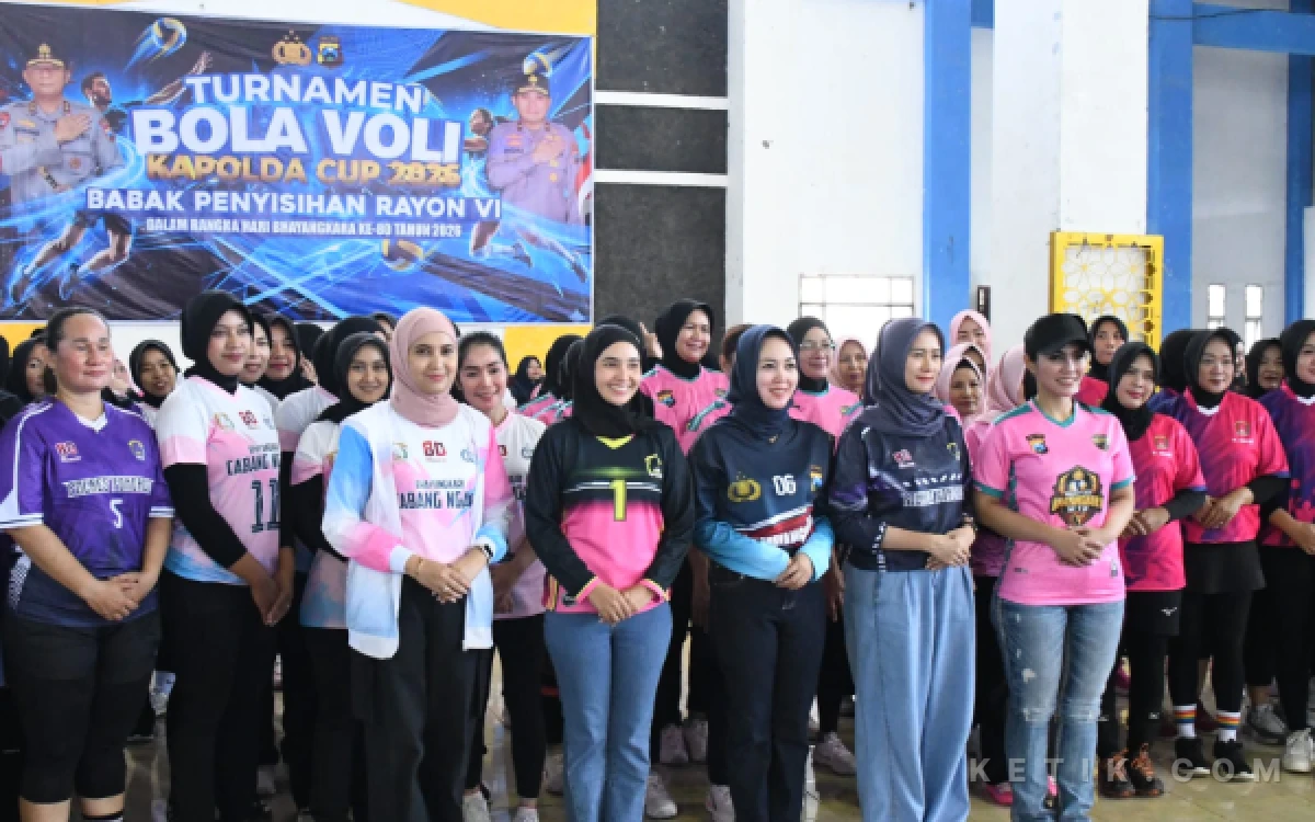 Thumbnail Berita - Polres Madiun Kota Tuan Rumah Turnamen Bola Voli Kapolda Jatim Cup 2026 Rayon VI, Tim Bhayangkari Polres Pacitan Lolos ke Babak Berikutnya