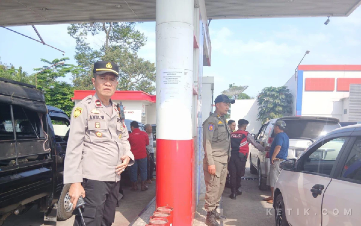 Thumbnail Berita - Terjunkan 20 Personel Kawal Penyaluran BBM Subsidi, Barcode Diperiksa, BBM Subsidi Dikawal Ketat