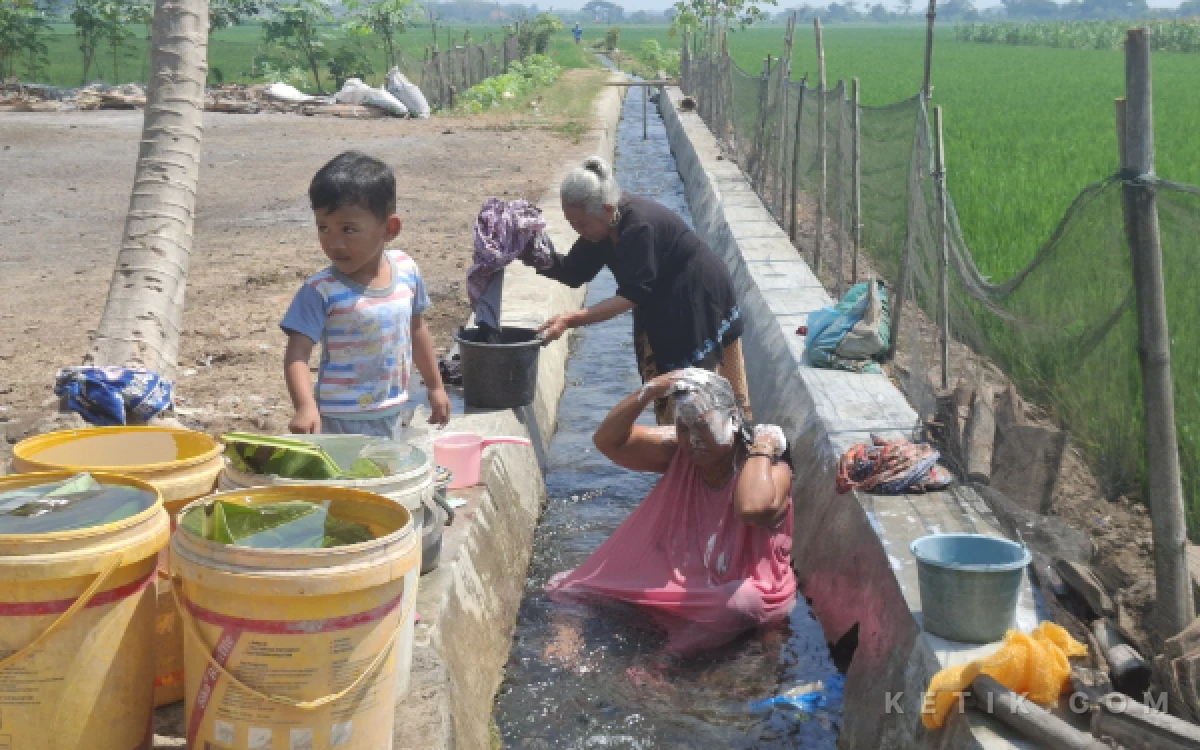 Thumbnail Berita - Pompa Irigasi Bantuan Kementan Menyala, Puluhan Sumur Warga di Jombang Malah Mendadak Kering