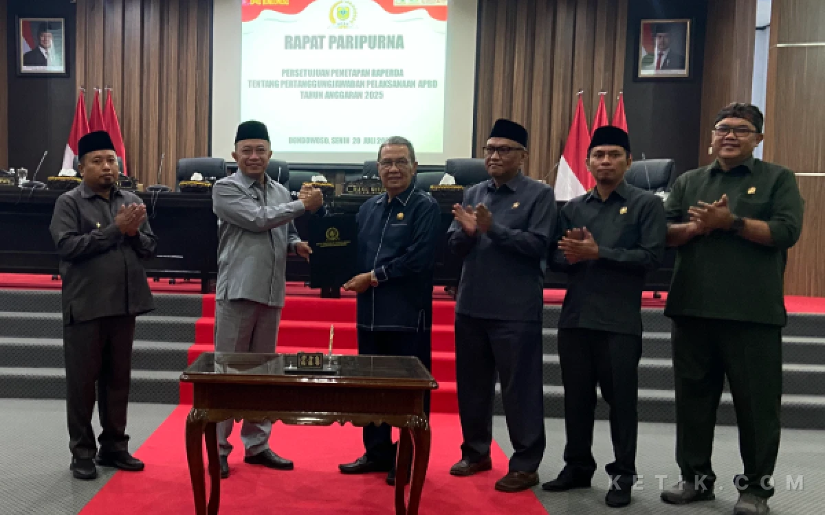 Thumbnail Berita - Raperda Pertanggungjawaban APBD 2025 Disepakati, Sinergi DPRD dan Pemkab Bondowoso Perkuat Akuntabilitas