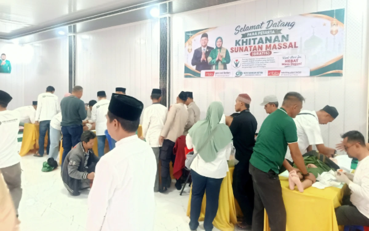 Thumbnail Berita - PPNI Kabupaten Lebak Apresiasi Khitanan Massal Gratis yang Digelar Regen Abdul Aris di BTN Bambu Kuning