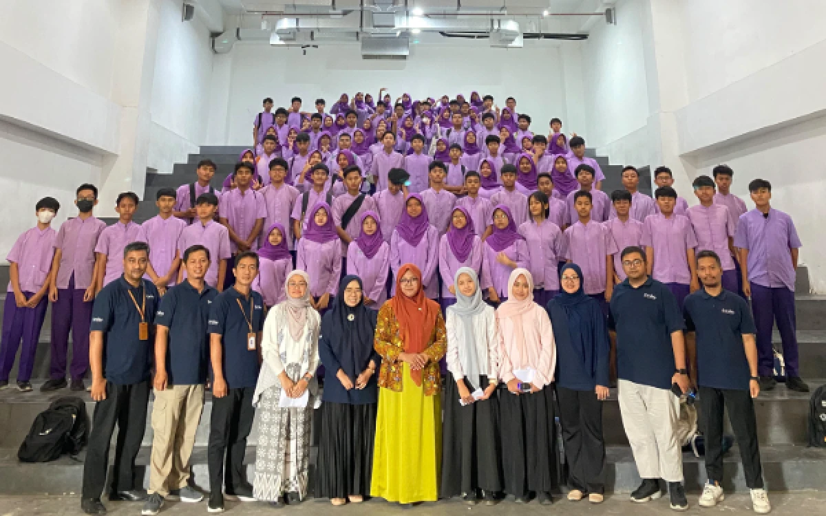Thumbnail Berita - Workshop Wicara Publik BSS Malang, Dosen UIN Malang Bekali Siswa Teknik Presentasi dan Moderasi