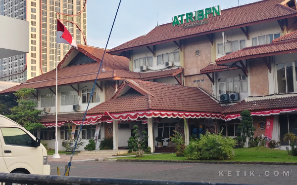 Thumbnail Berita - KPK Geledah Kantor ATR/BPN Kanwil Jawa Timur