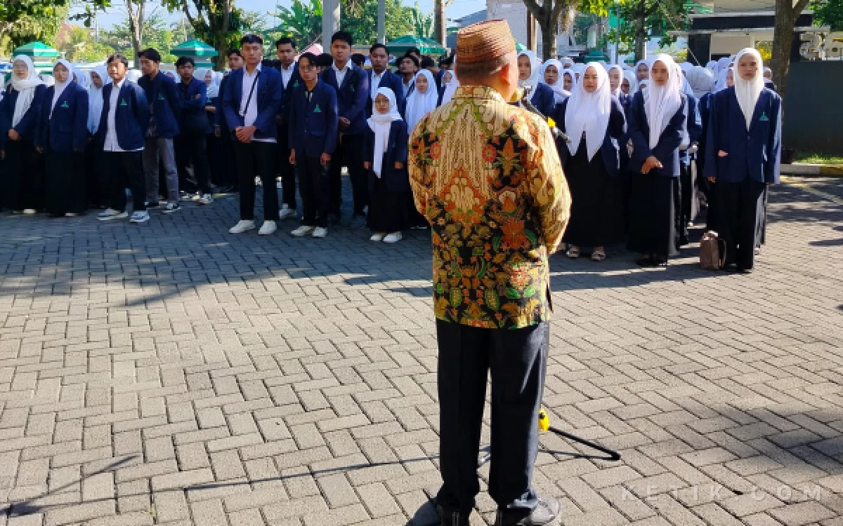 Thumbnail Berita - Wakil Rektor UIN KHAS Jember: PPL Harus Jadi Ajang Mengasah Kompetensi, Bukan Sekadar Formalitas