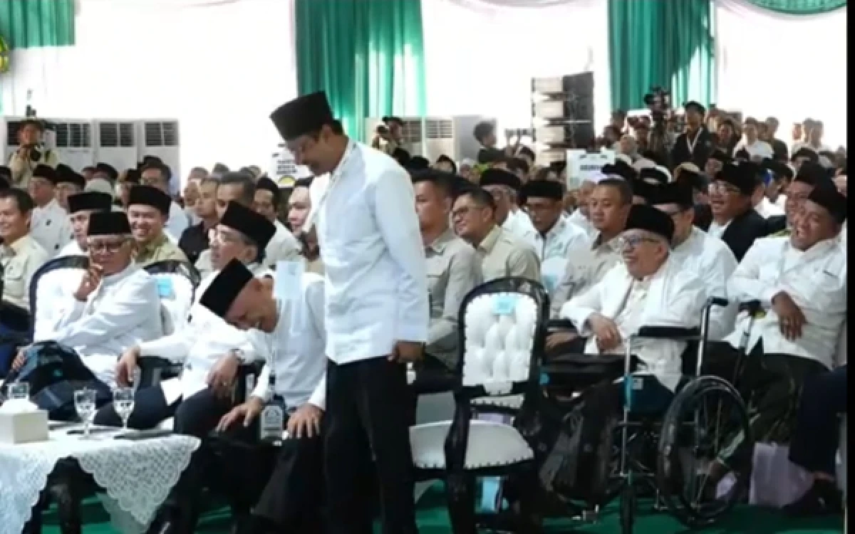 Thumbnail Berita - Perintah Presiden Prabowo ke Gus Ipul: “Coba Cek, Pakai Kaos Kaki atau Tidak?”