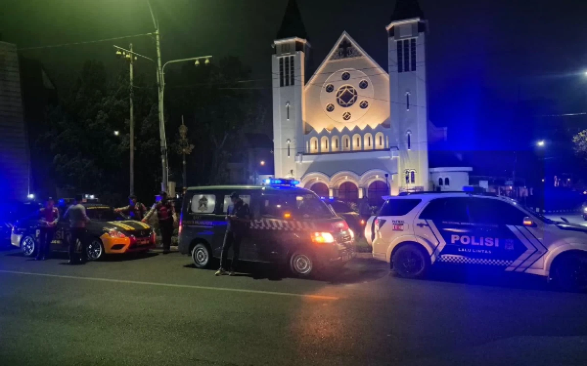 Thumbnail Berita - 800 Personel Gabungan Dikerahkan ke Balai Kota Malang, Polisi Imbau Massa Aksi Tertib dan Tidak Anarkis