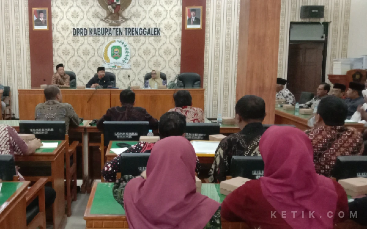Thumbnail Berita - On Fire, DPRD Trenggalek Gercep Tuntaskan Raperda Pilkades Serentak 2027 dan Pemerintahan Desa