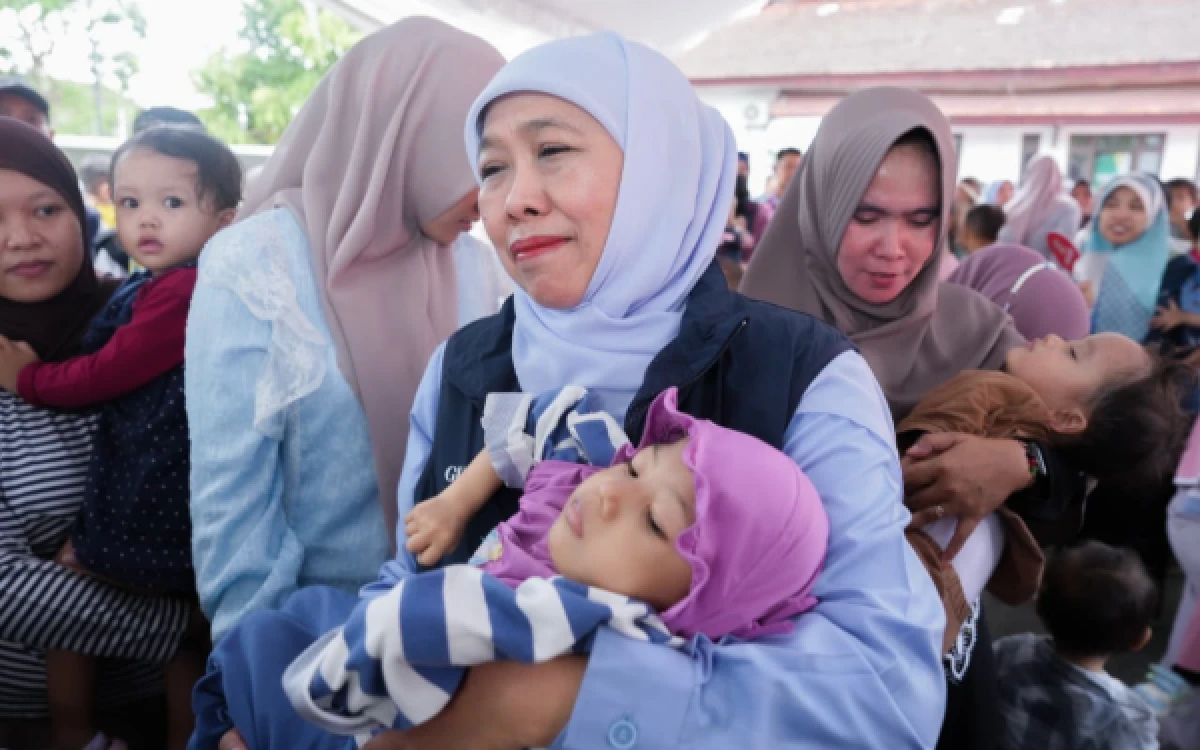 Thumbnail Berita - Cegah Stunting, Gubernur Khofifah Salurkan Bantuan Gizi Ibu Hamil dan Balita di Pacitan