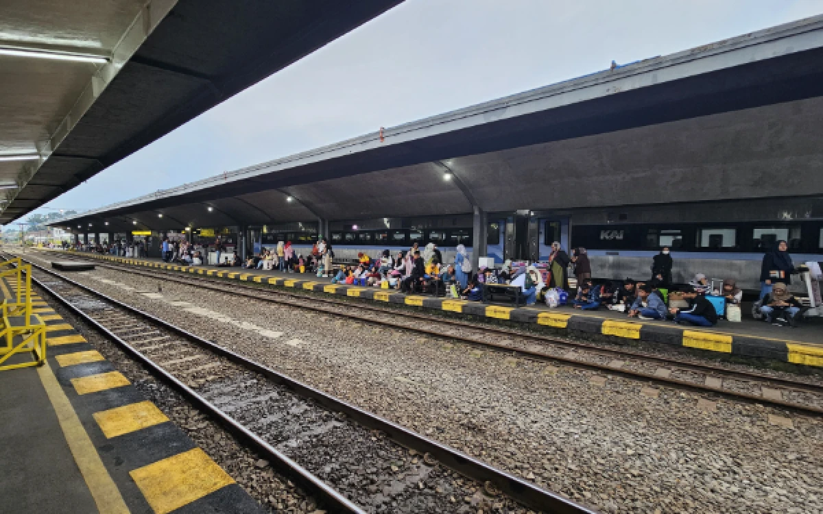 Thumbnail Berita - Fantastis! Nyaris 50 Ribu Penumpang Hilir Mudik Lewat Stasiun Malang Selama Libur Panjang Iduladha