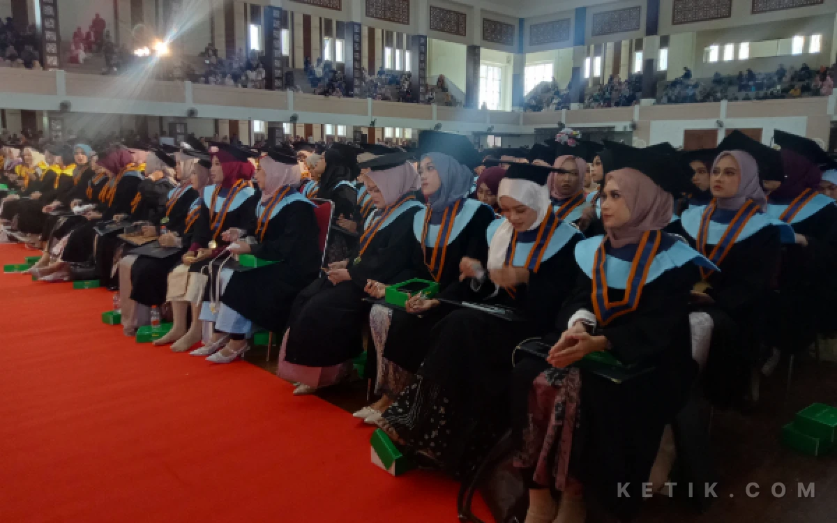 Foto 800 wisudawan resmi lulus dari UIN Malang melalui acara Wisuda Sarjana dan Pascasarjana Ke-93 Periode III pada Sabtu, 5 September 2026. (Foto: Aliyah/Ketik.com)