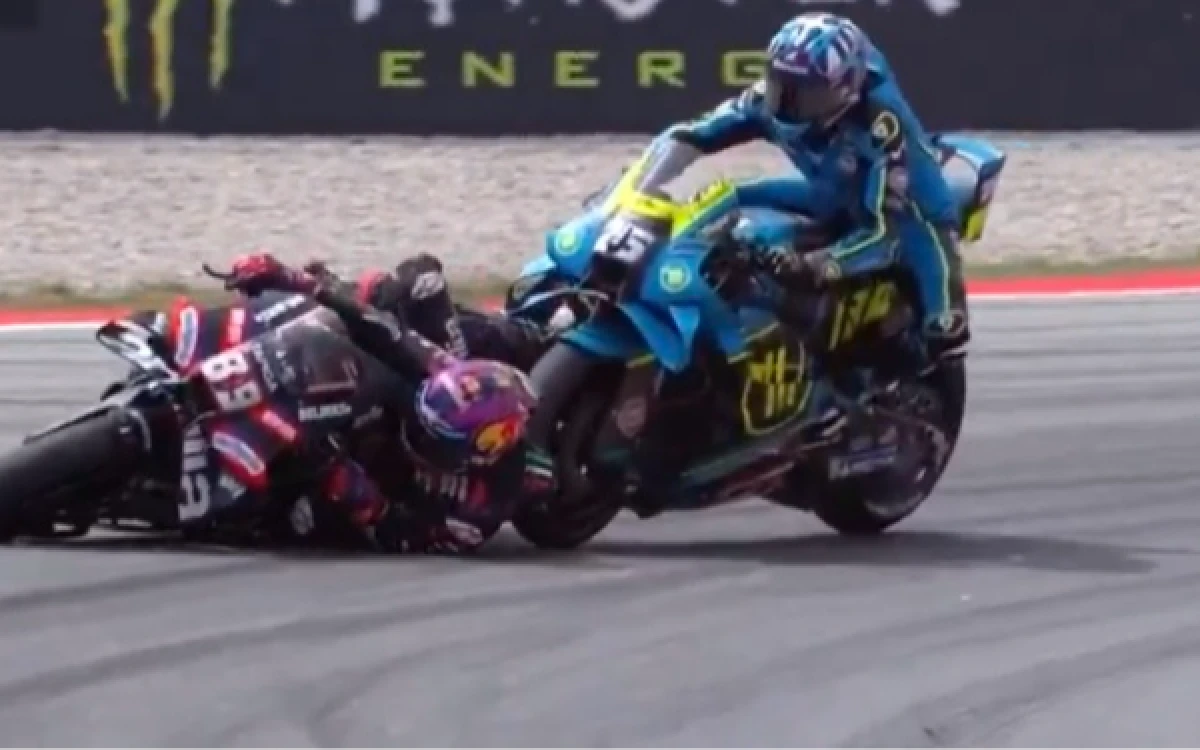 Thumbnail Berita - Jorge Martin Minta Maaf ke Aprilia, Tapi Ogah Bahas Insiden dengan Raul Fernandez