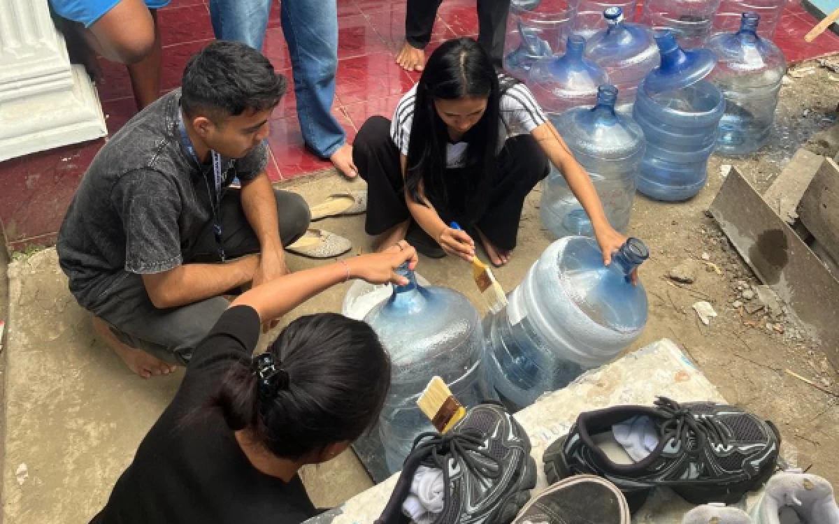 Thumbnail Berita - Tekan Kebiasaan Bakar Sampah, Mahasiswa Unitri Edukasi Warga Pandanrejo Wagir Aksi 3R