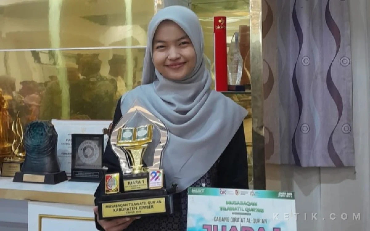 Thumbnail Berita - Cerita Mahasiswa UIN KHAS Jember Queen Fahriza Taklukkan Murottal Sab’ah di Hari Santri 2026