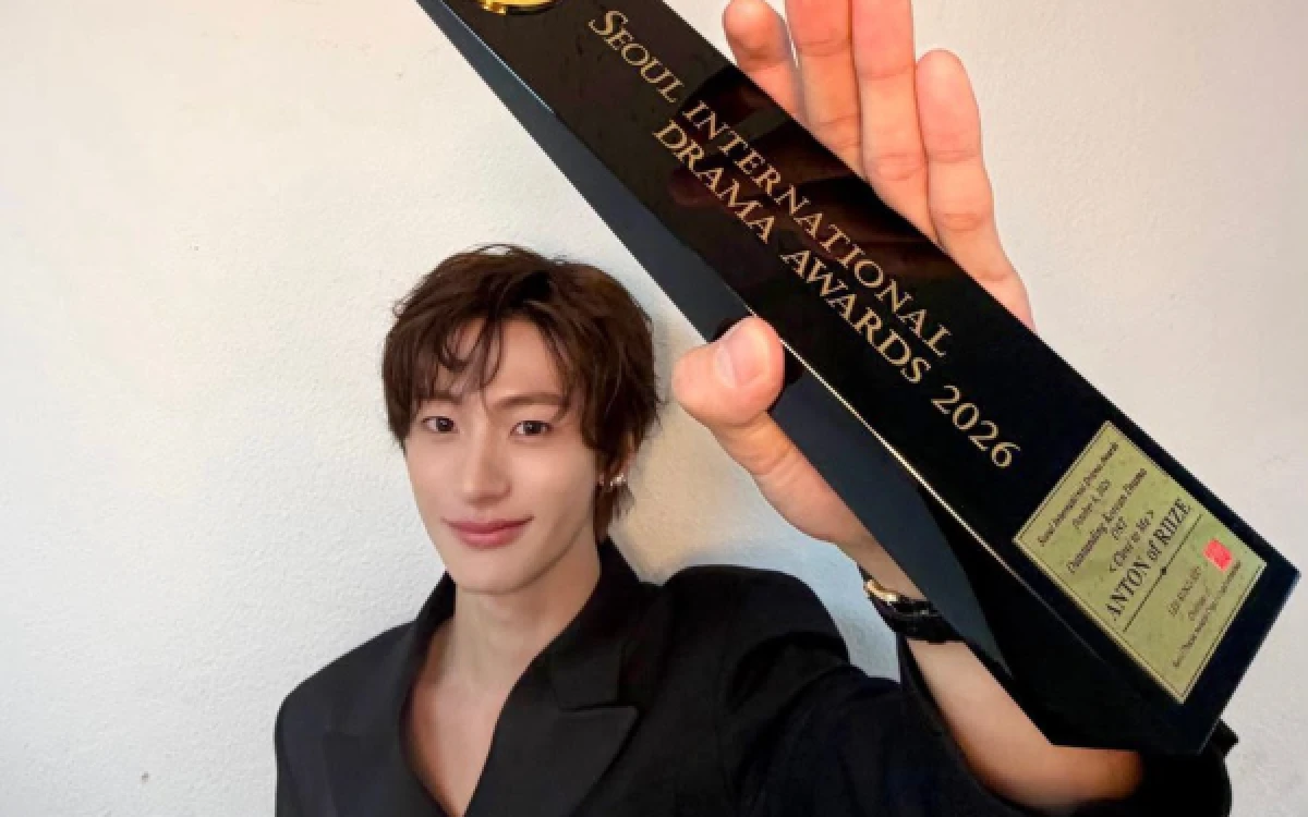 Thumbnail Berita - Jadi Member Pertama yang Terima Penghargaan Individu! Anton Lee RIIZE Menangkan Seoul International Drama Awards 2026