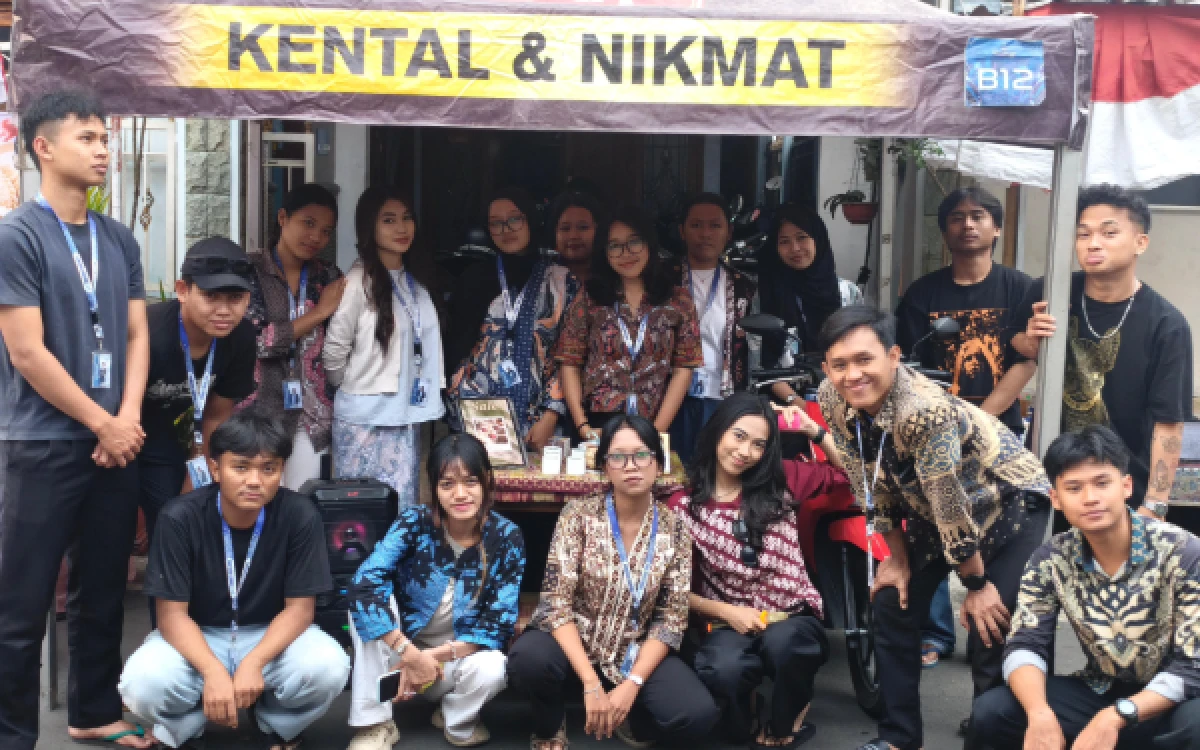 Foto KKN 19 UNMER mengikuti kegiatan bazar di Desa Pandanlandung, Kabupaten Malang. (Foto: KKN 19 UNMER)