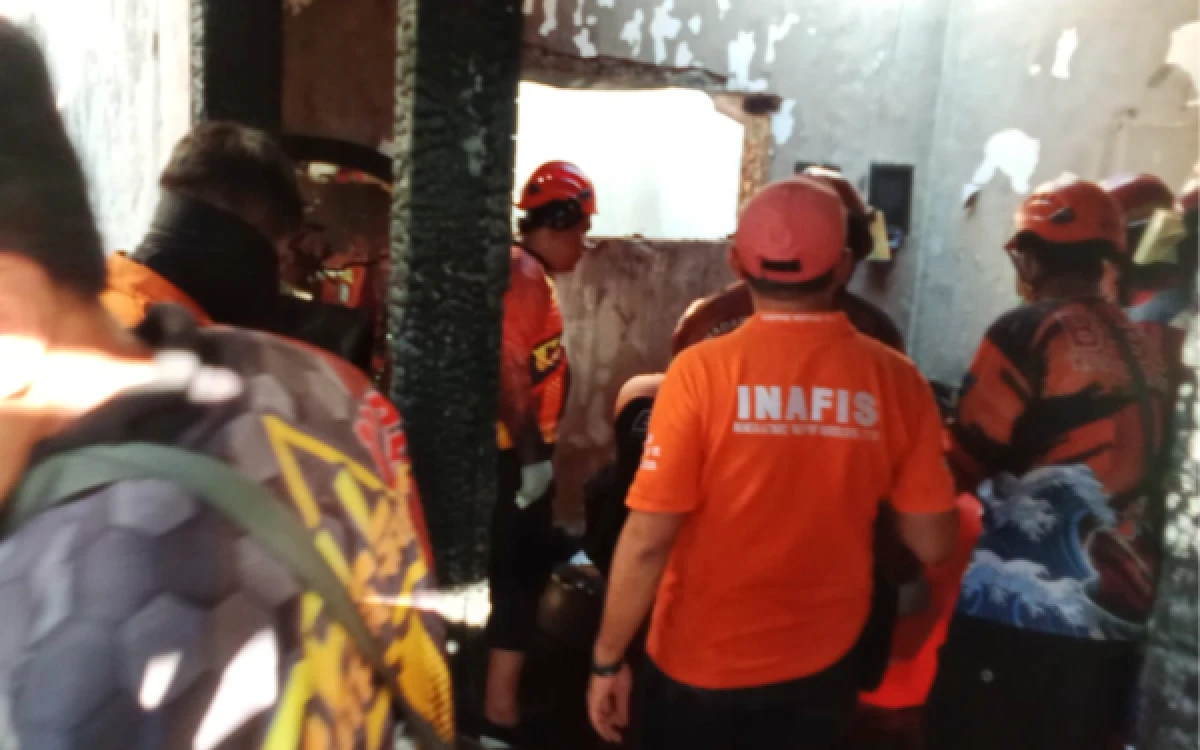 Thumbnail Berita - Kebakaran di Petemon Timur Surabaya, Bocah 4 Tahun Meninggal Dunia