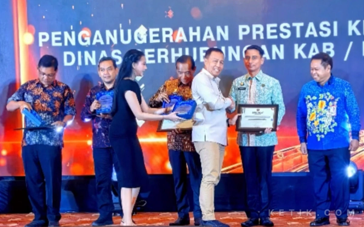 Thumbnail Berita - Kota Mojokerto Raih Dua Penghargaan Kemenhub, dari Normalisasi Kendaraan hingga Bus Sekolah Gratis