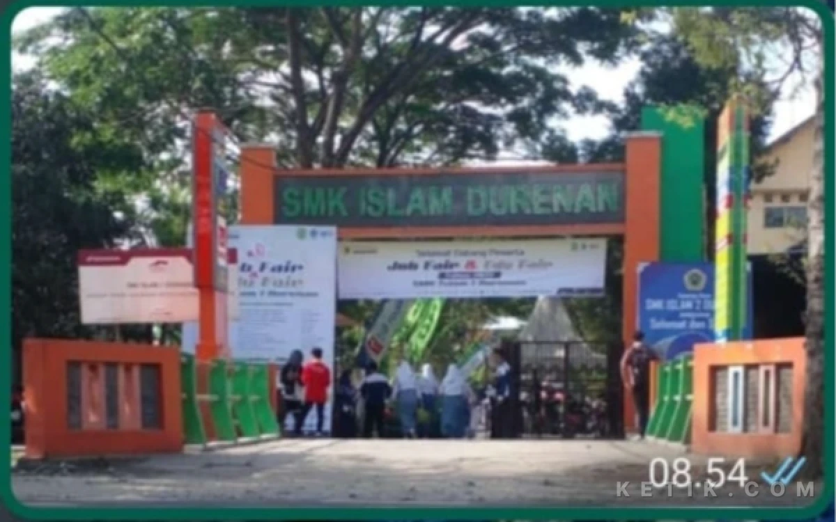 Thumbnail Berita - Lulus Langsung Kerja! Siswa SMK 1 Islam Durenan Trenggalek Dibekali Pengalaman hingga Uang Saku