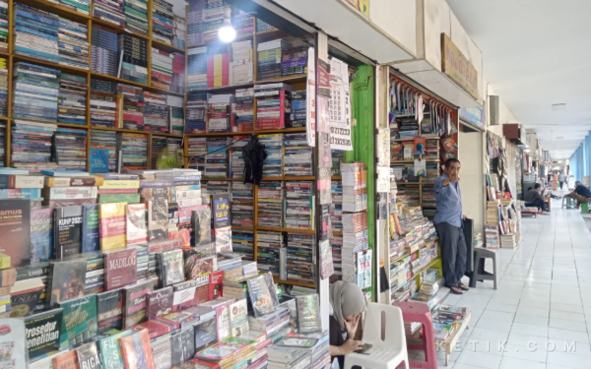 Thumbnail Berita - 23 Tahun Bertahan, Pasar Buku Wilis Kota Malang Tak Menyerah Hadapi Gempuran Digitalisasi