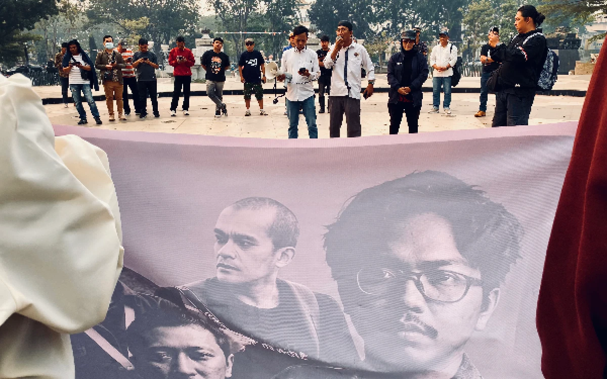 Thumbnail Berita - Solidaritas untuk Lima Pewarta yang Hilang Saat Meliput Gunung Anak Krakatau, Jurnalis Sumsel Gelar Doa Bersama