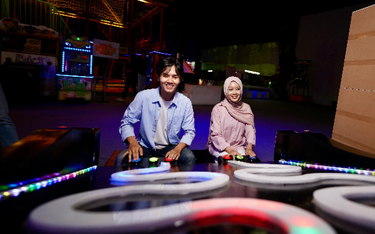 Thumbnail Berita - Isi Libur Sekolah di Kota Batu? Coba Retro Arcade Game Seru di Milenial Glow Garden