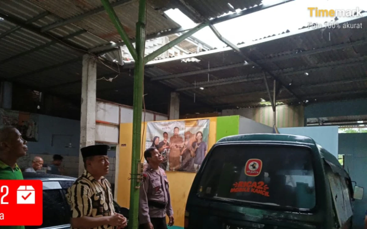 Thumbnail Berita - Atap Gudang Penggilingan Padi Terbang Diterjang Puting Beliung di Lamongan, 3 Rumah Terkena Dampak