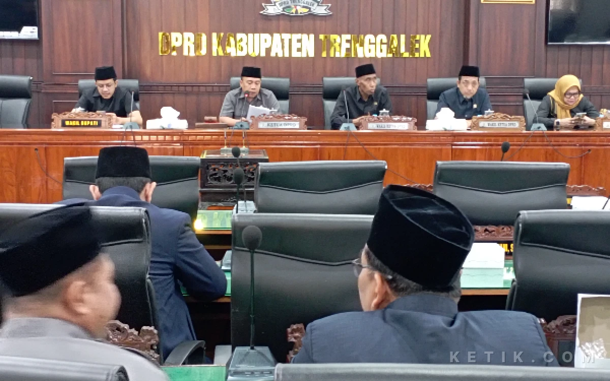Thumbnail Berita - Dua Raperda Diparipurnakan, Ketua Pansus III DPRD Trenggalek Harap Perbup Segera Dituntaskan