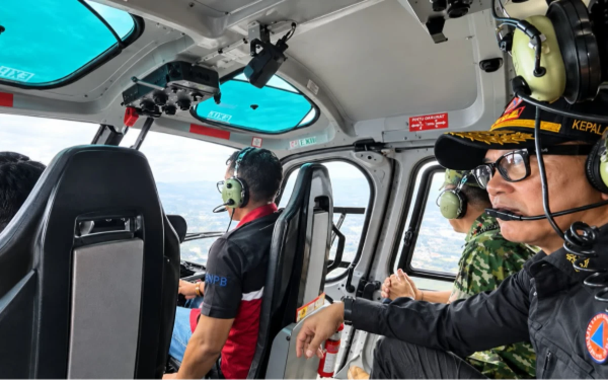 Thumbnail Berita - BNPB Tebar 1 Ton NaCl Lewat OMC untuk Bantu Penanganan Karhutla di Jatim