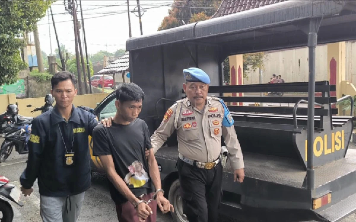 Thumbnail Berita - Pembobol Rumah di Palembang Ditangkap saat Preteli Motor Curian, Nekat Demi Beli Narkoba