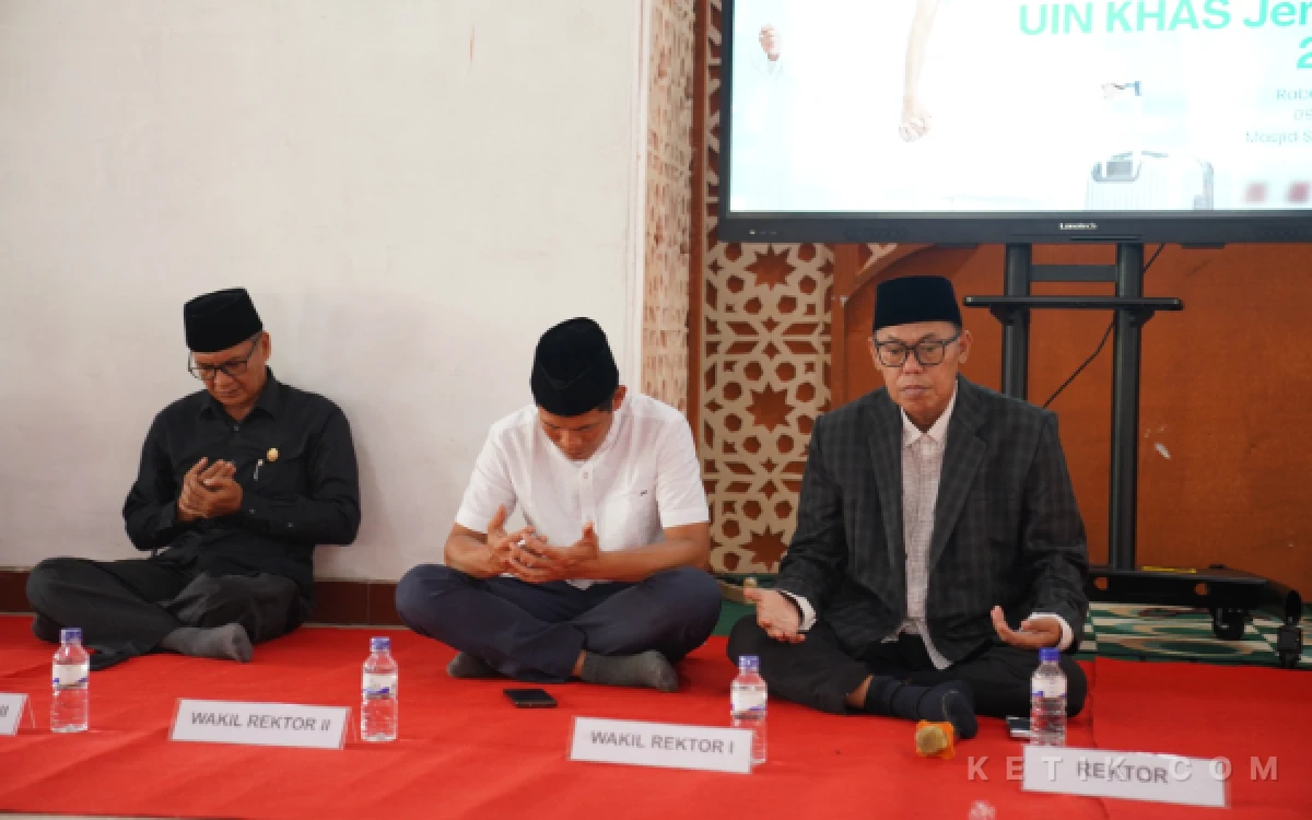 Thumbnail Berita - 11 Dosen dan Tendik UIN KHAS Jember Naik Haji, Kampus Titip Doa untuk Kemajuan Institusi