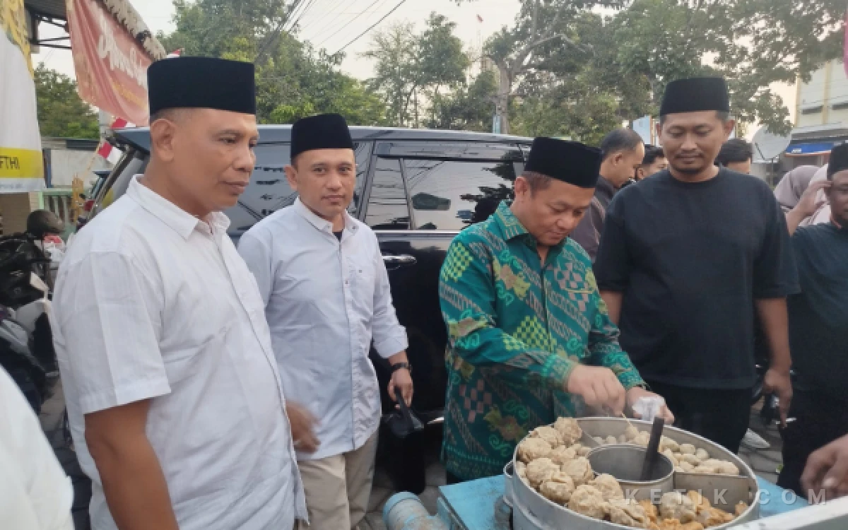 Thumbnail Berita - Sarmuji Tinjau Posko Kesehatan Golkar Jatim di Area Muktamar ke-35 NU Jombang