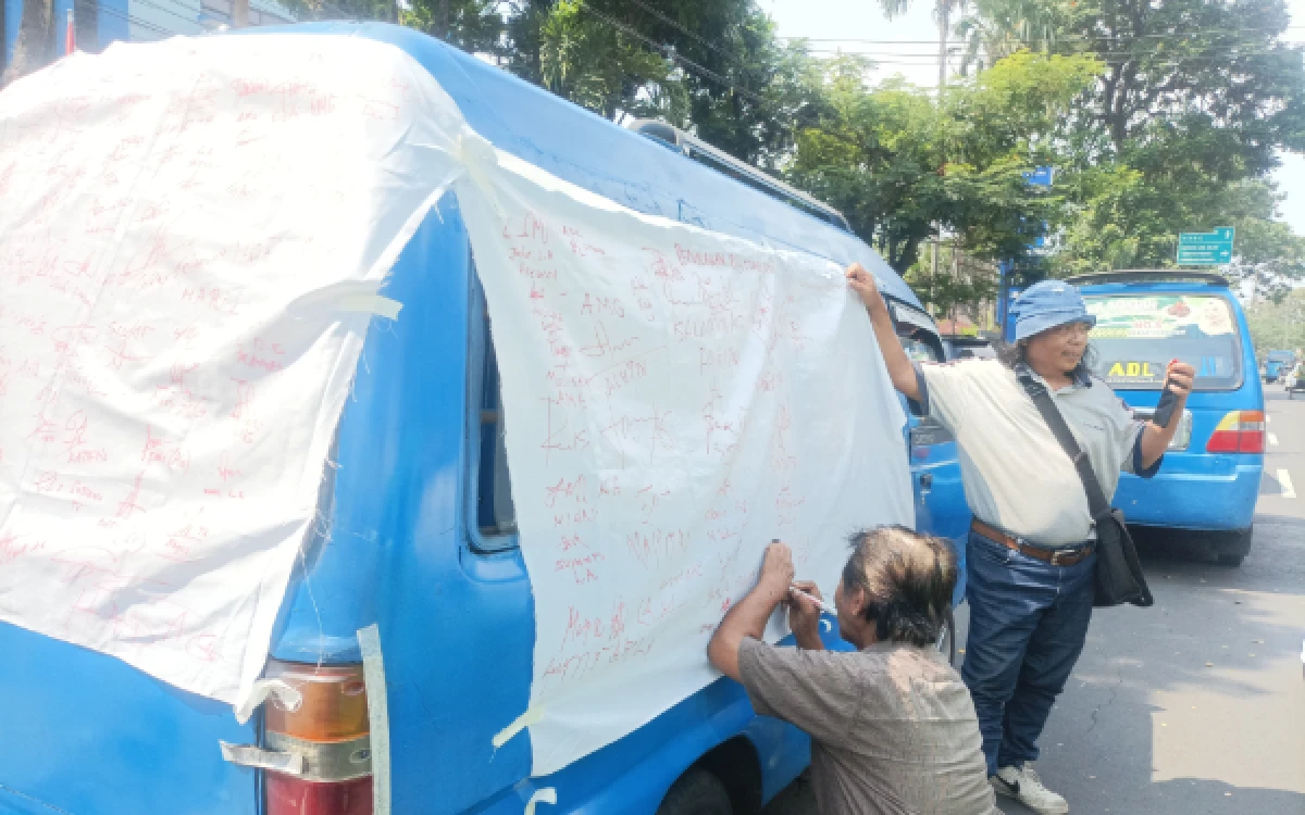 Thumbnail Berita - Sopir Angkot di Kota Malang Protes Operasional Trans Jatim, Tolak Koridor 2 dan Tuntut Evaluasi Jarak Antar Halte