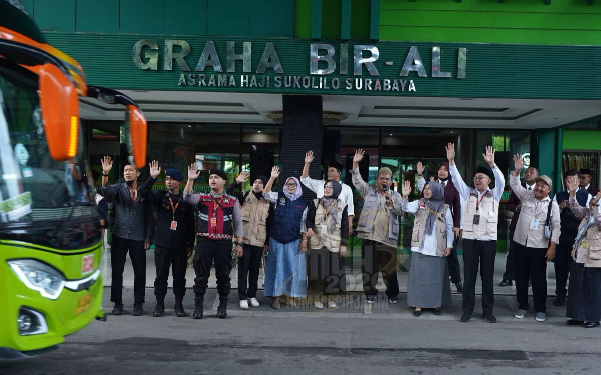 Thumbnail Berita - Ini Identitas 13 Jemaah Embarkasi Surabaya Alami Tunda Keberangkatan ke Tanah Suci