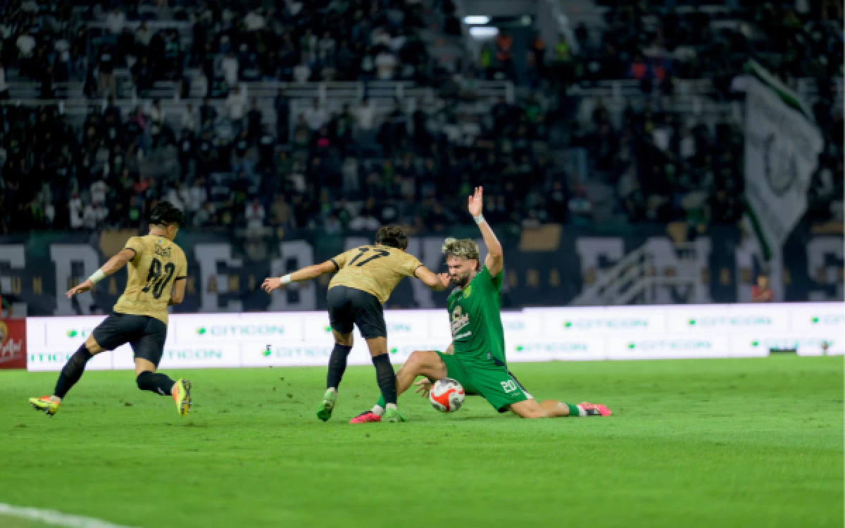 Thumbnail Berita - Pilih Fokus ke Liga, Pelatih Tavares Ogah Terlena Meski Persebaya Sukses Permalukan Penang FC 1-0