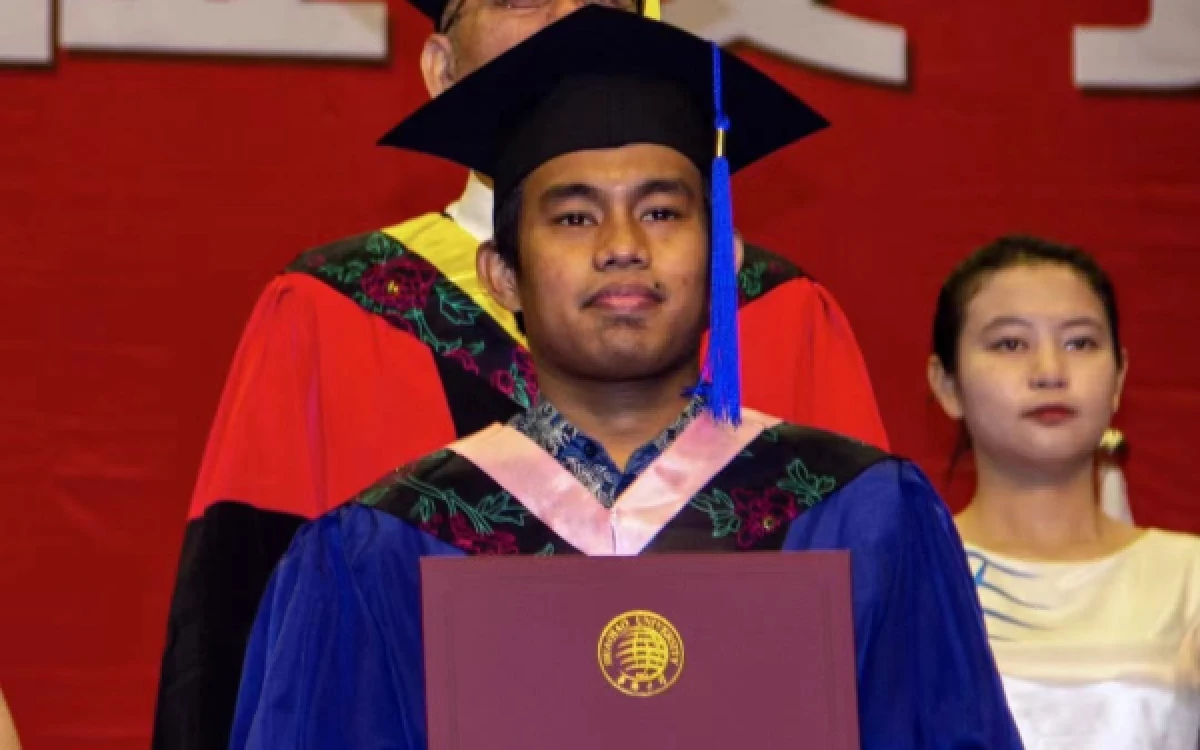 Thumbnail Berita - Tertolak Kampus di Malang, Alwi Arifin Kini Jadi Dosen di China, Ini Kisah 11 Tahun Perjalanannya