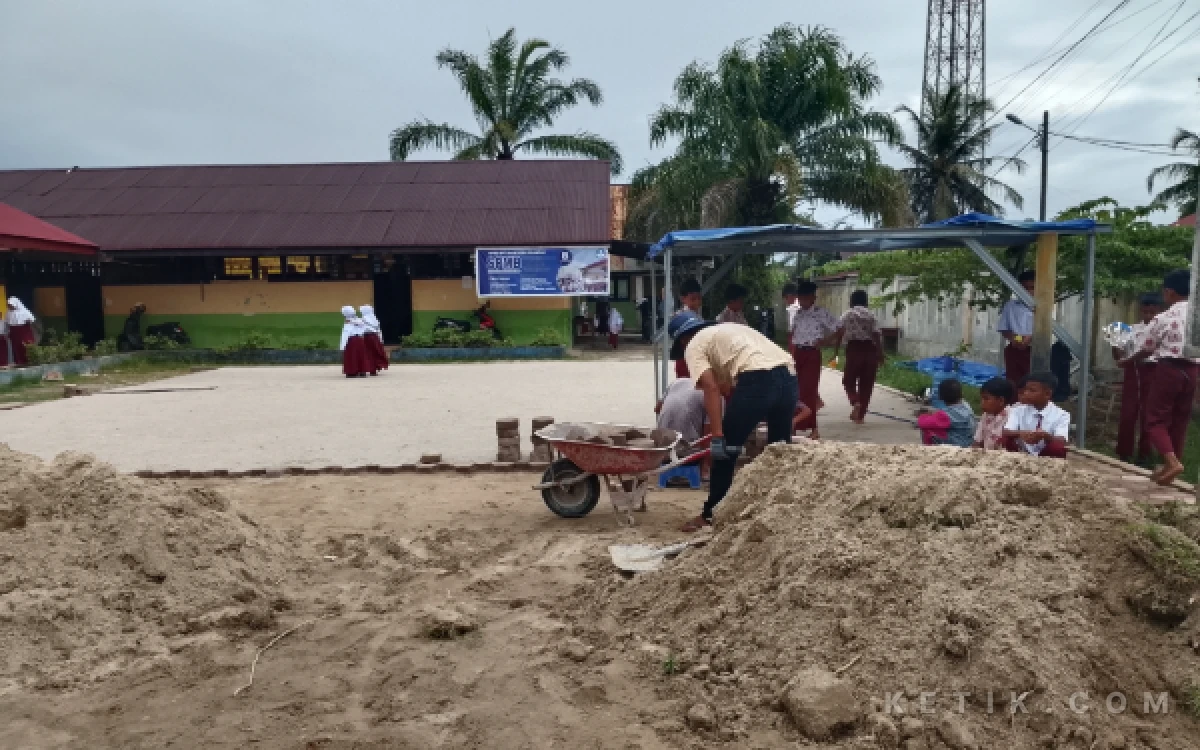 Thumbnail Berita - LSM Soroti Dugaan Abaikan APD dalam Revitalisasi SDN Kilangan Aceh Singkil Pascabanjir