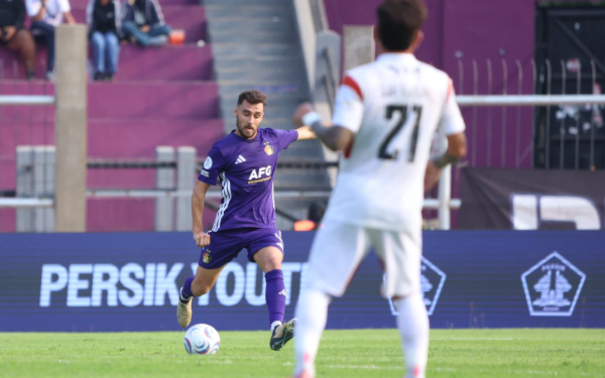 Thumbnail Berita - Persik Kediri Tekuk 2-0 Madura United, Putus Tren Kemenangan Laskar Sape Kerrab