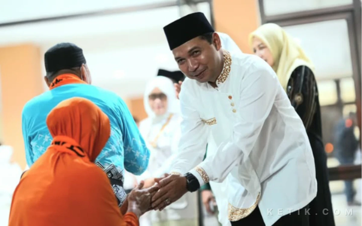 Thumbnail Berita - Sambut Kepulangan Jemaah Haji, Plt Wali Kota Madiun Dorong Implementasi Nilai Haji dalam Kehidupan Bermasyarakat